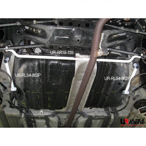 Задние распорки рычагов и усиленный стабилизатор поперечной устойчивости Ultra Racing на Camry XV40